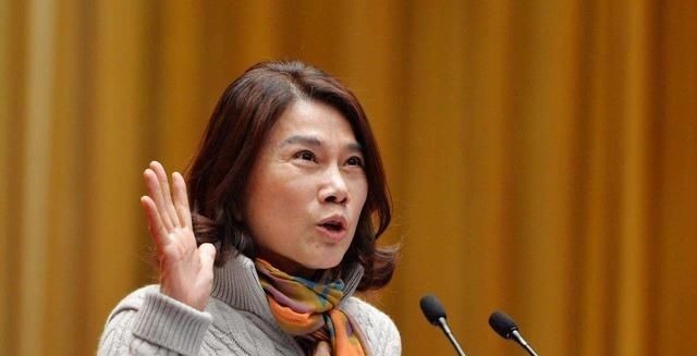 董明珠|撒贝宁问董明珠:我去格力公司上班吗?董明珠耿直回应获网友大赞