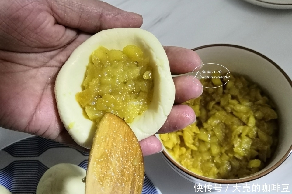 宝妈|用牛奶和苹果做饼,当早餐太赞了,大人孩子喜欢,网友:聪明做法