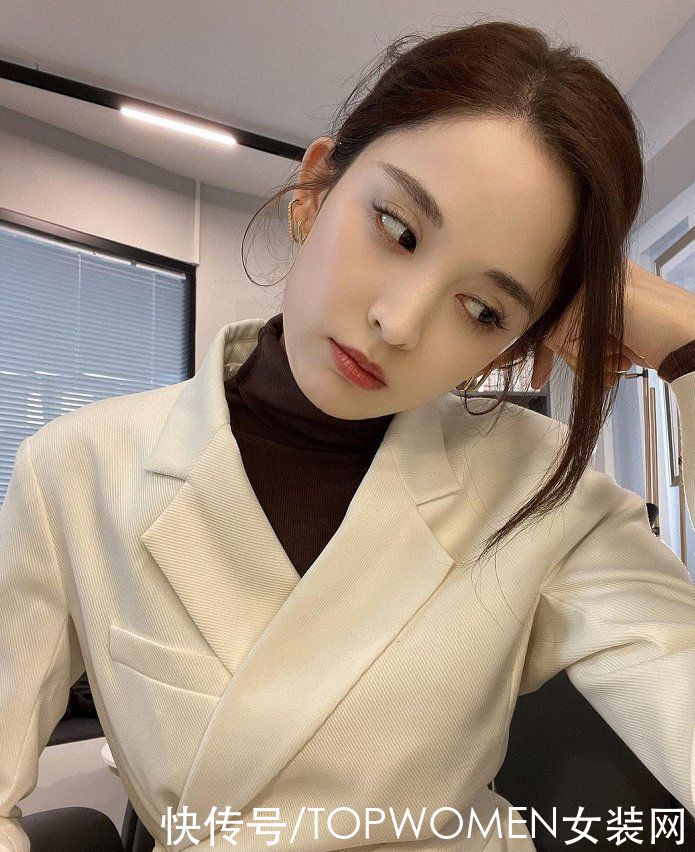 娜扎衣品太绝了！穿上个性复古的裙装搭配个性短发，自带撩人气息