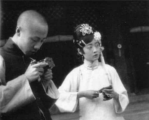 婉容|当年与皇后婉容生子,被溥仪用400大洋封口的2个护卫,结局如何?