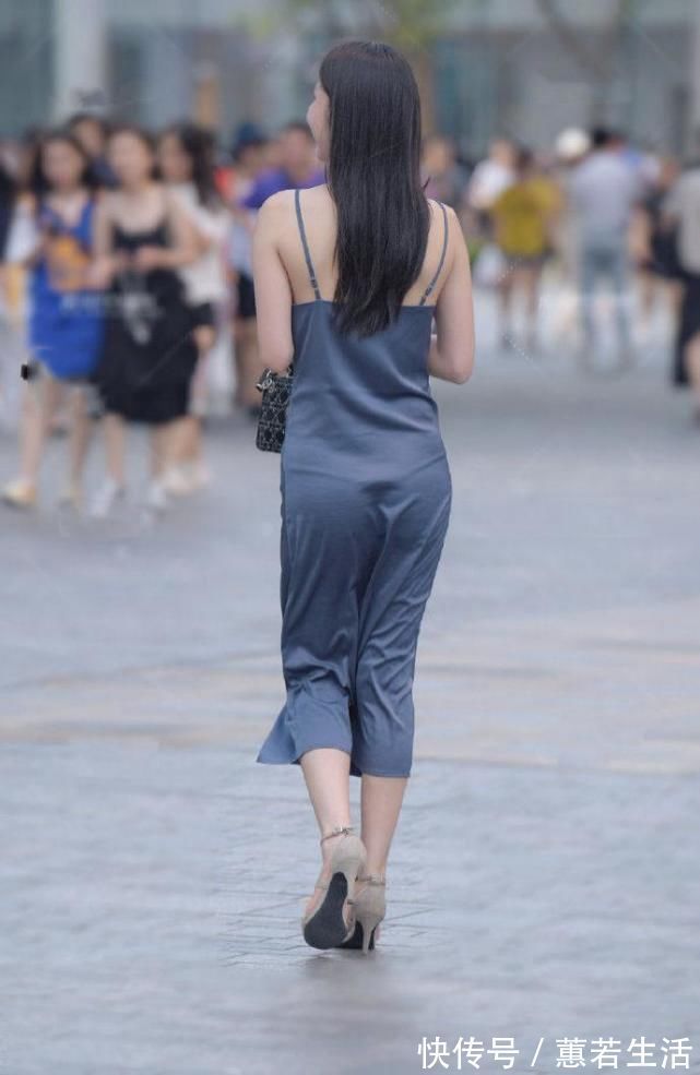 荣华富贵|街拍许她一生荣华富贵,应该再也不会失去了吧