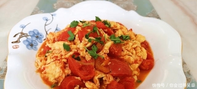 西红柿炒鸡蛋,先炒鸡蛋还是先炒西红柿,很多人弄错,难怪不好吃