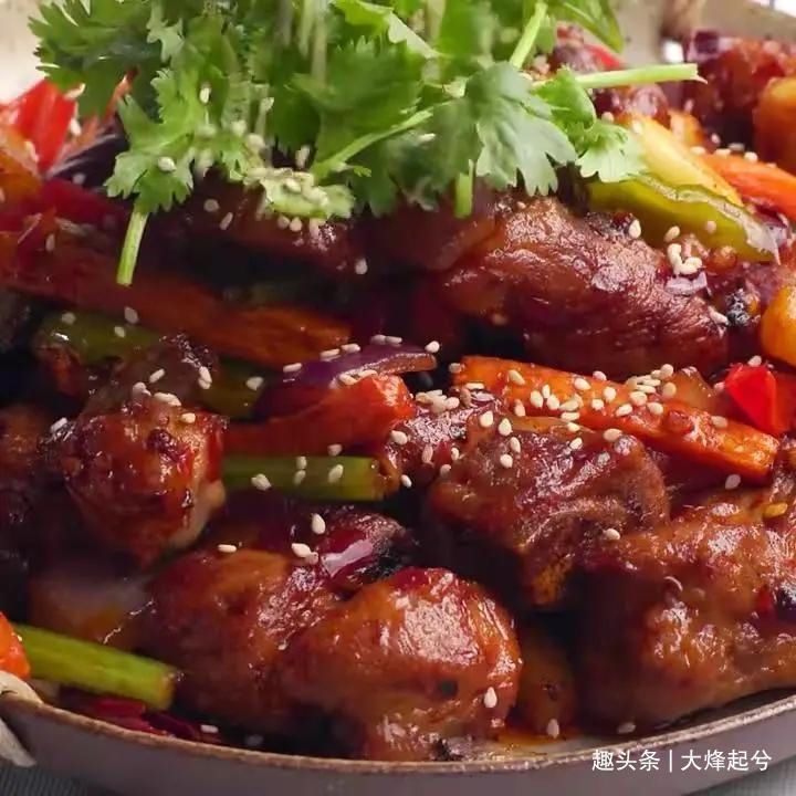 饭店的干锅排骨为啥那么好吃，大厨教你技巧，简单又实用