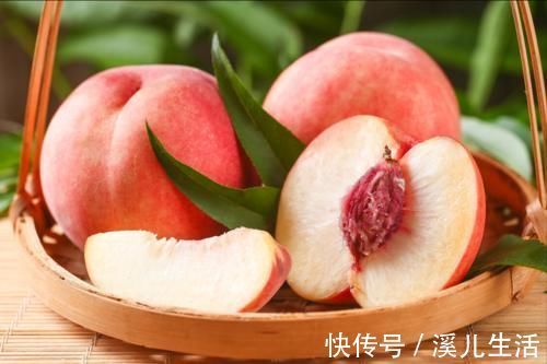 桃子|新鲜桃子上市,买软的还是硬的?分享5个挑选窍门,甘甜又多汁
