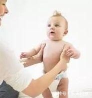 孩子|8岁男孩脊椎侧弯,只因家人常做这个动作,这个错误,90%的父母都在犯