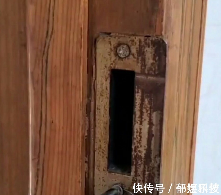 螺丝钉|家具上螺丝孔变大,螺丝无法拧紧怎么办快试试这个小妙招,好用