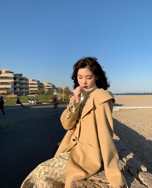 搭配 大衣里面穿什么时尚不臃肿？从这三款内搭入手，优雅暖和又显气质