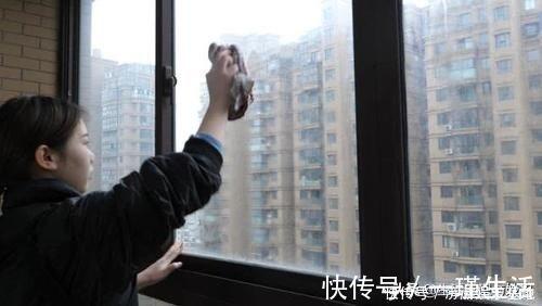 妙招妹|今天才知道,擦玻璃还有这么个窍门,不用一滴水,干净明亮没水渍