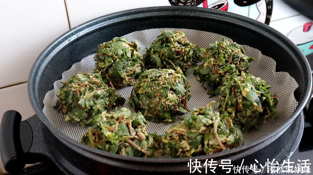 搅拌均匀|马齿苋最好吃的做法，家里每次做一大盆不够吃，吃着真香