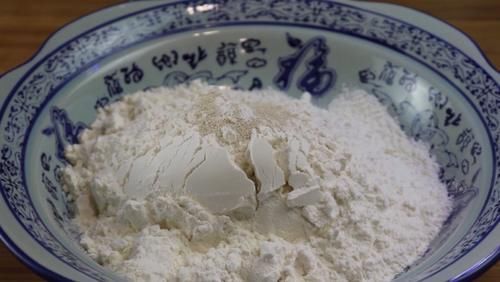 面粉|面粉不再蒸馒头了,教你1个秘制做法,出锅比吃肉还过瘾