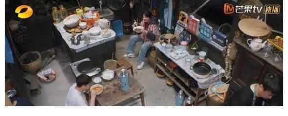 看点|金靖接梗王爆笑不停,张艺兴被其魅力征服,两人相约斗舞看点太多