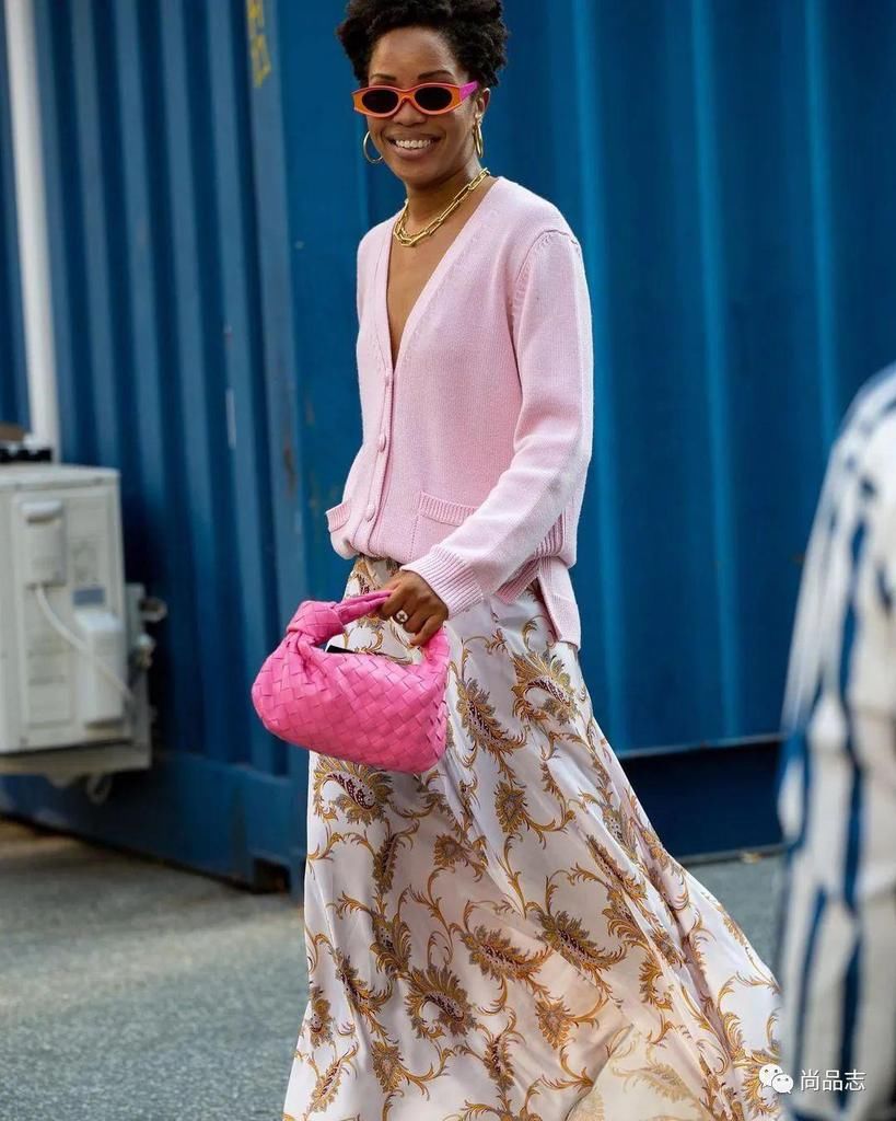 配色对了 毛衣才能穿得出彩