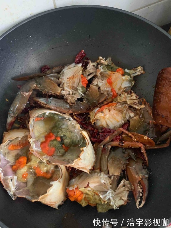 元素|清蒸大闸蟹,两种元素是关键,这样做,肉嫩不柴格外鲜美!