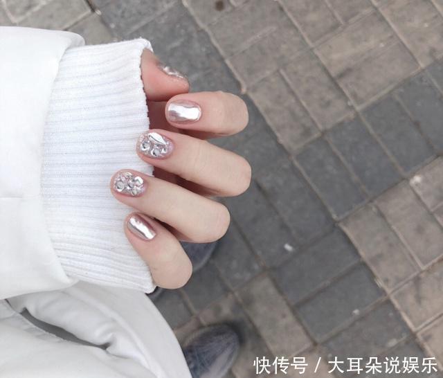指尖|气质女神超爱的镶钻美甲,亮闪闪的奢华感,美出新高度