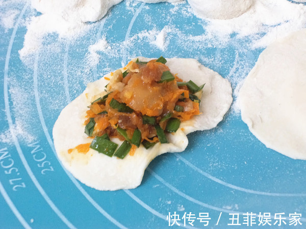 调饺子馅有诀窍，饺子店厨娘透漏这种调料必不可少，涨知识了