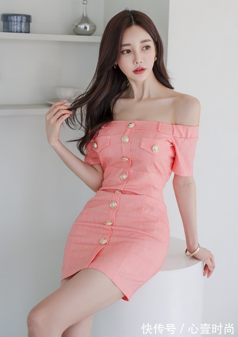 搭配|女神孙允珠时尚搭配:罗曼蒂克鸢红靓丽竖扣包臀裙