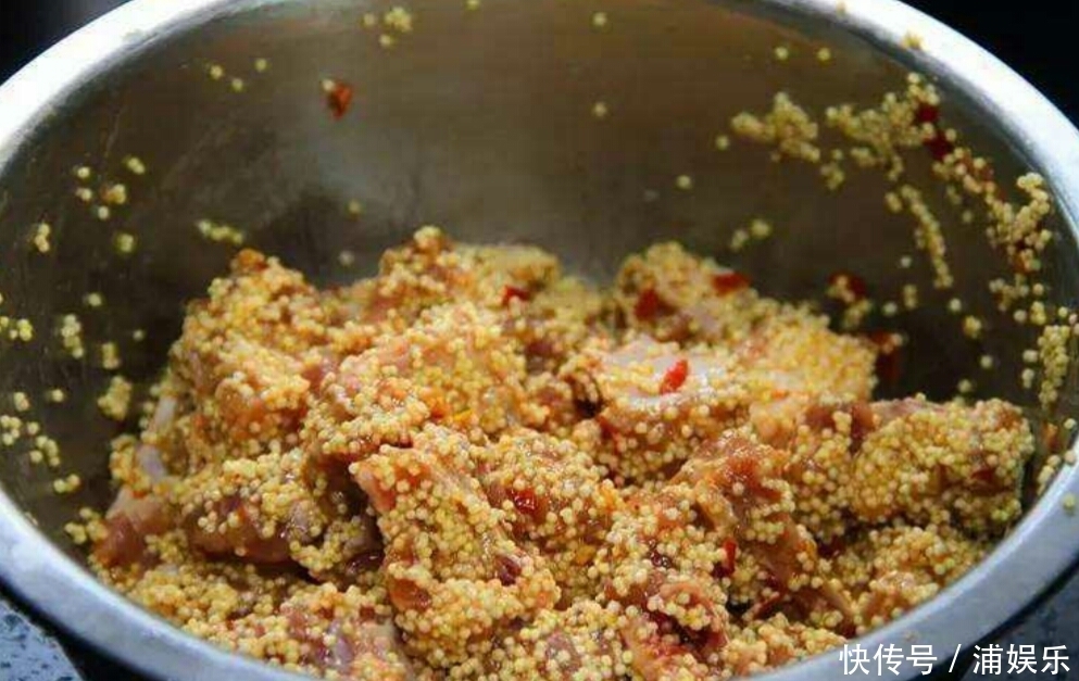 这道小米蒸饭,软糯滋润,味道鲜美,是上好的养生保健食材