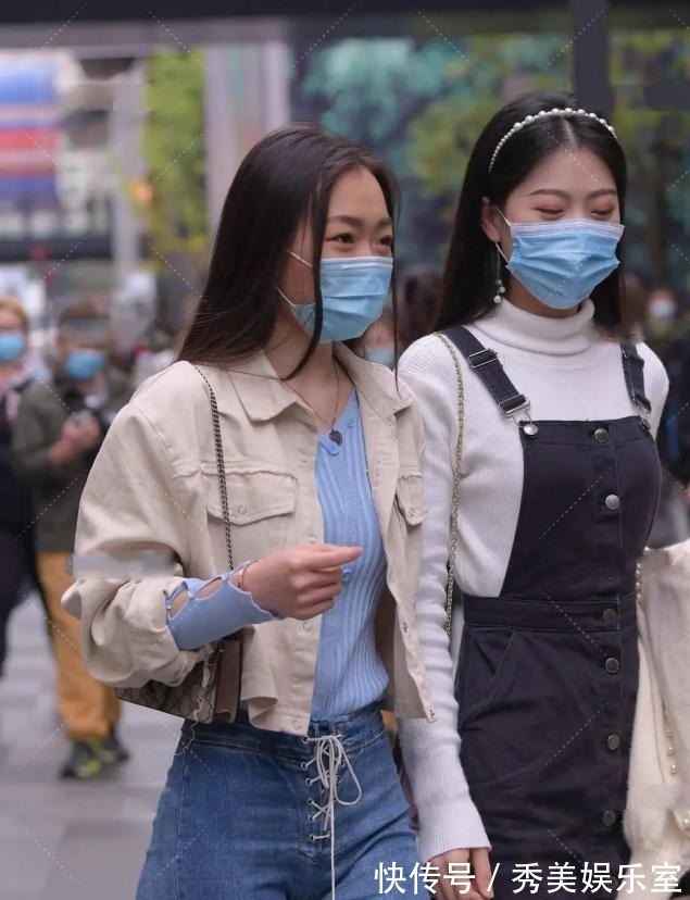 凌东|牛仔外套并不是只有蓝色,白色穿在身上效果更不一样,清新减龄