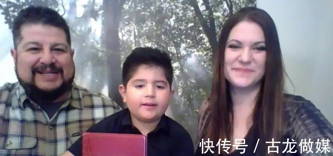 书架$美国八岁男孩作88页插画书,偷藏至图书馆引起百人争相借阅