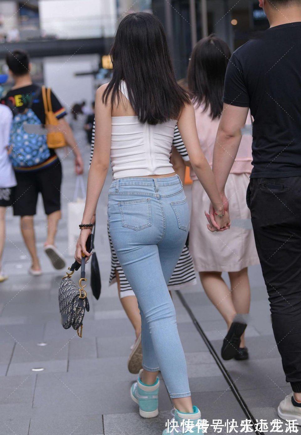 富贵|越看越有味道的辣妈，身材干瘦不显胖，越看越有富贵阔太味