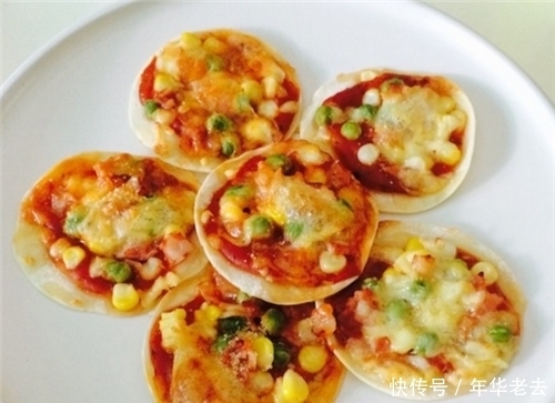 想吃披萨不用买,用饺子皮做一盘,好吃简单便捷,馅料非常足