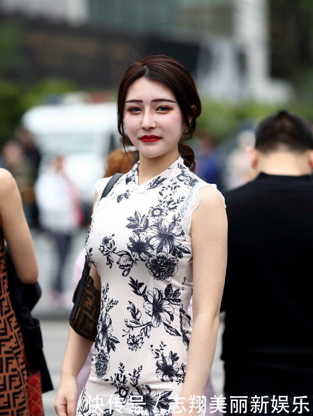 遇见|蕾丝挂边的旗袍遇见雪白的肌肤,是让人频频回首的美丽景色