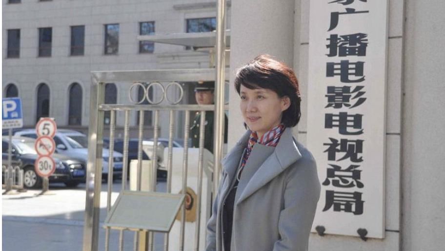 央视最难请的主持人,主持功底甩董卿好几倍,年过半百现成这样