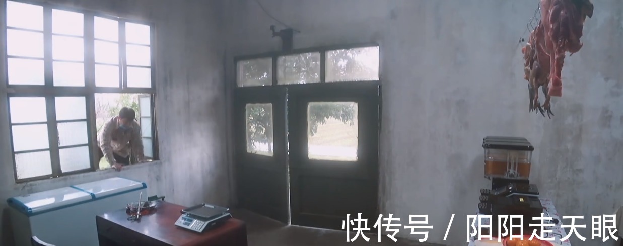 何炅|《向往的生活5》开播,黄磊翻窗偷梨吃,张艺兴刚登场就露一手!