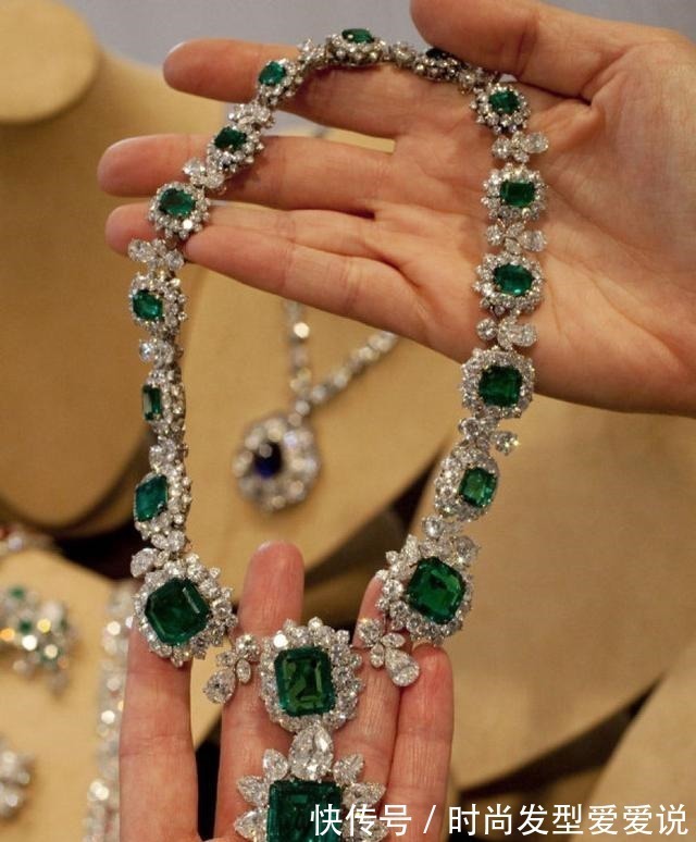 理查德!自带服装拍戏不算什么,泰勒拍电影自备珠宝,给剧组省了好多经费!