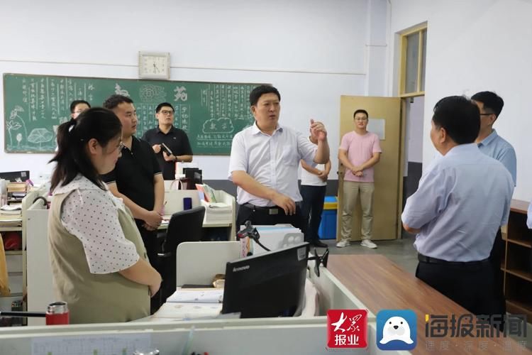滕立军|第37个教师节:临沂河东区领导到偏远校区走访慰问一线教师