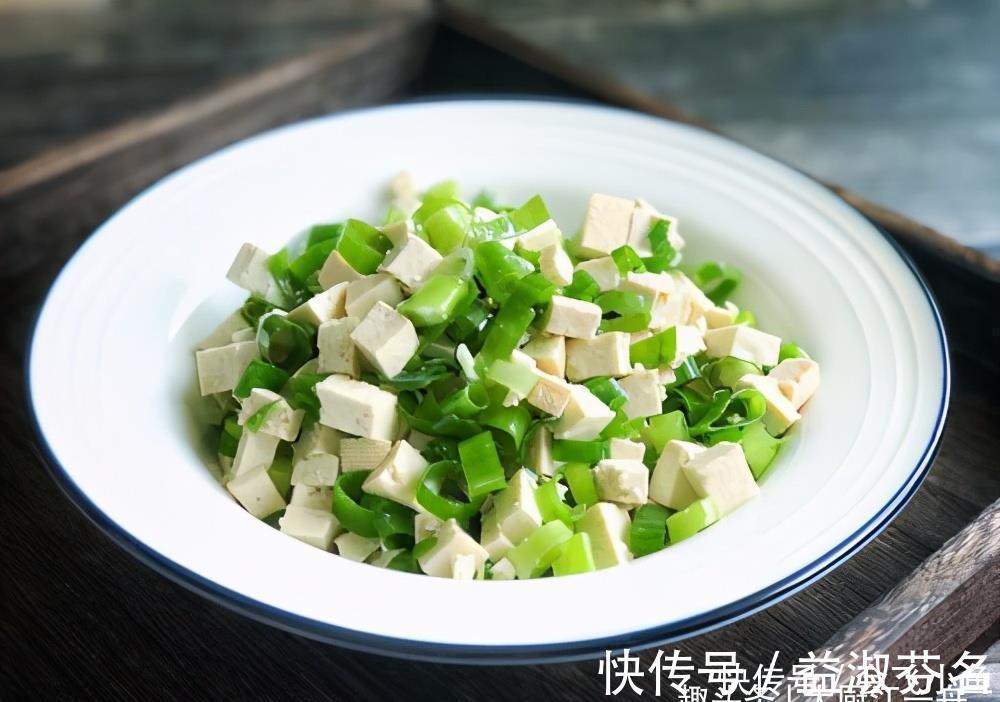 美味|它是地里生长的“天然青霉素”，隔三差五吃一次，营养美味又解馋