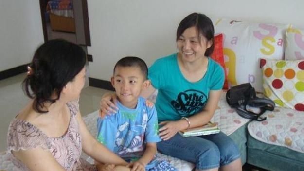 小强|4岁男孩在幼儿园总喊“饿”,老师察觉问题,跟回家一看呆住了