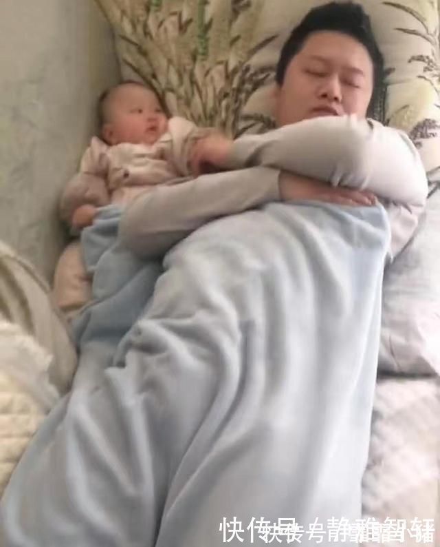 音乐|爸爸哄小宝宝睡觉,突然放音乐,宝宝反应把妈妈笑翻了