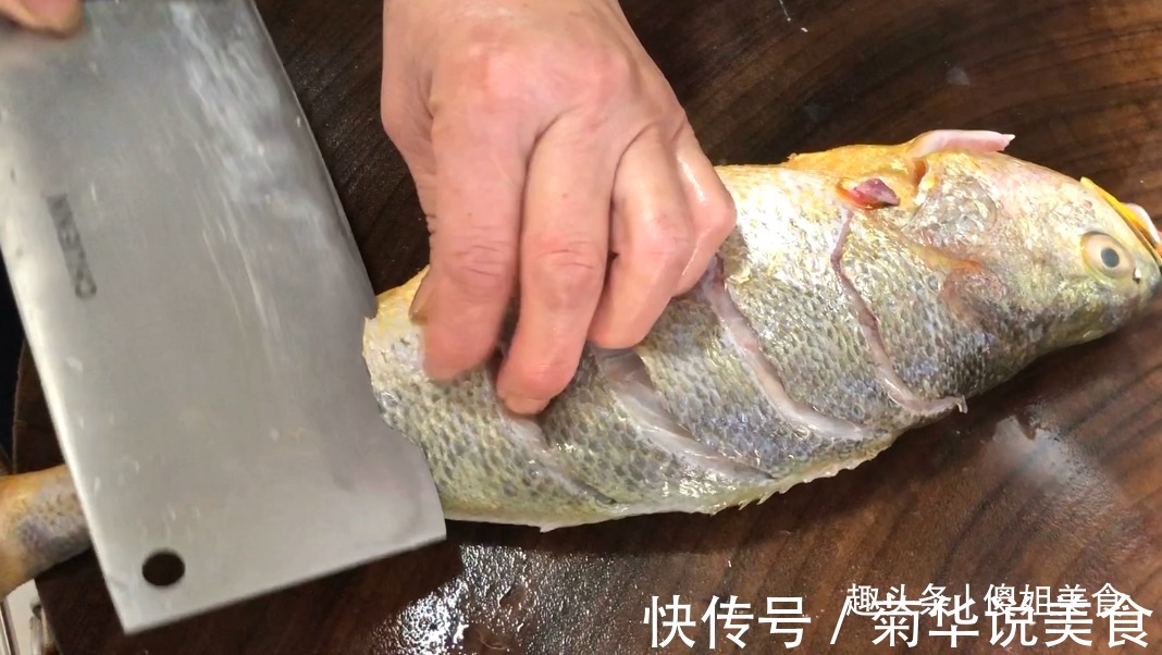 入秋后,碰到此鱼我必买,肉厚刺少营养极高,炖一锅鲜香又滋补