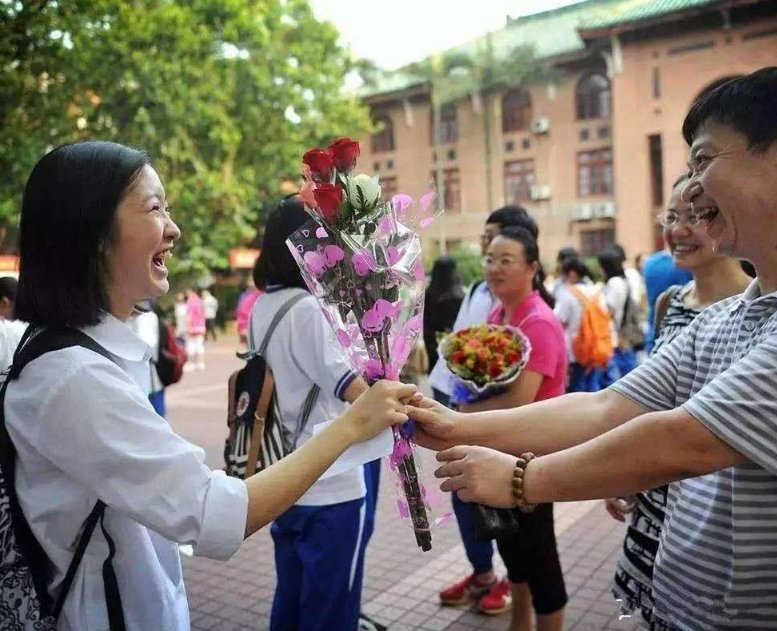 不了|高中生自认为“酷炫”的4个动作，学霸基本都做过，学渣模仿不了