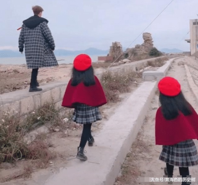 奶爸带双胞胎女儿回农村过年，耍酷成了拜年，果然是帅不过三秒