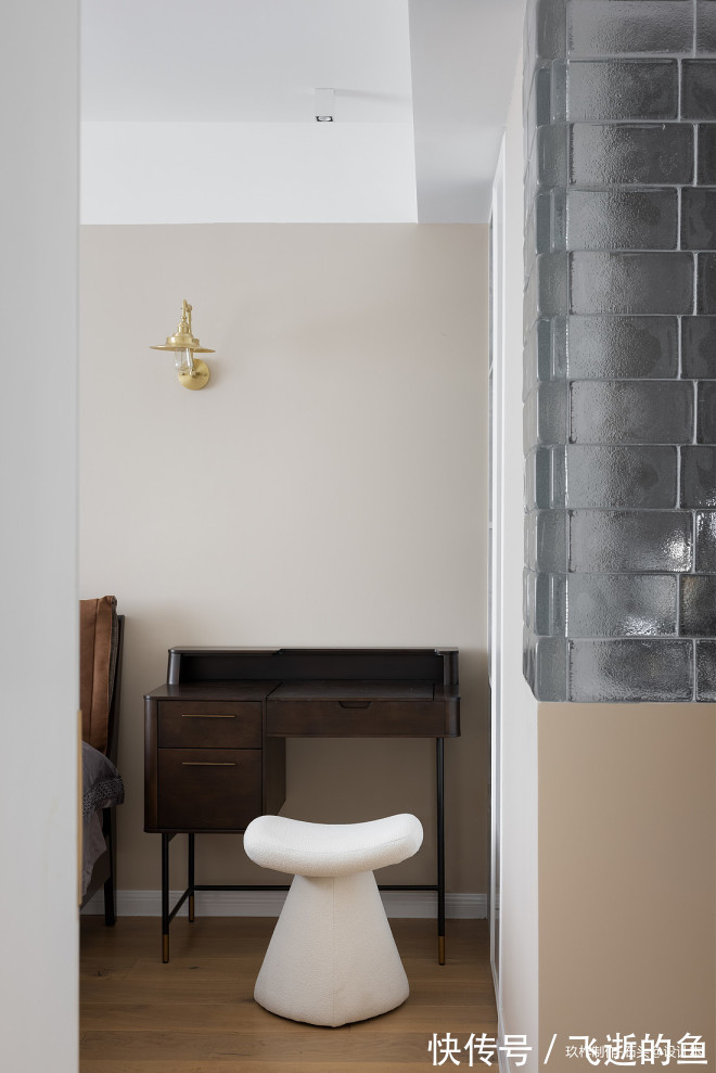 连通性|90㎡简约三居,秋日暖阳中的侘寂之美