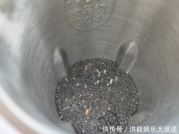  头发|有白发要常吃这食材，每天喝一碗，气血足身体好，头发慢慢变黑了