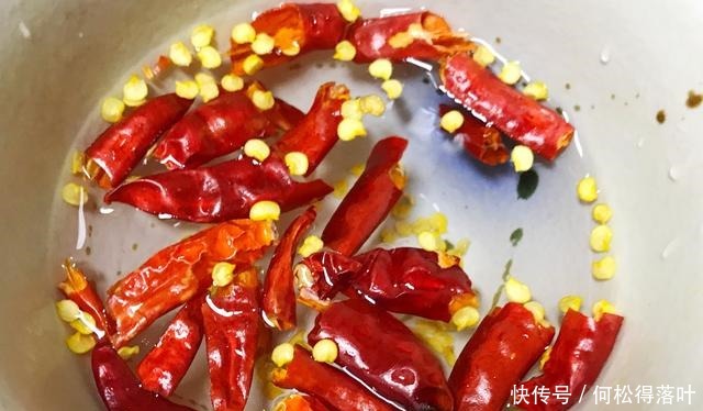 涼拌洋蔥在家怎么做好吃這3個訣竅學(xué)會了,做出來不比飯店差!