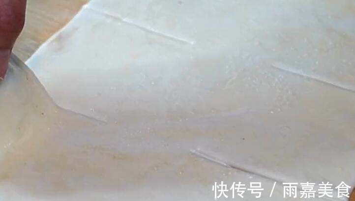 烙饼时,不要傻傻只放油,面点师教你一招,饼柔软起层又筋道