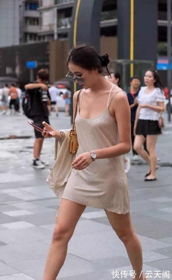 连衣裙 夏季里，来一款薄薄的连衣裙还是挺凉快的
