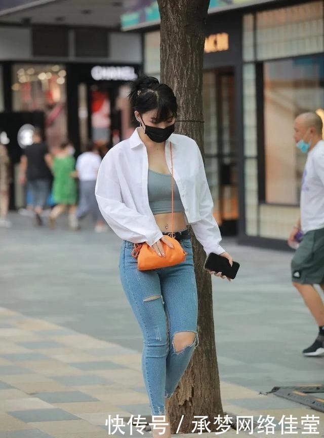 时髦|“打底裤”失宠了，今年“这两款”更吃香，时髦洋气显气质！