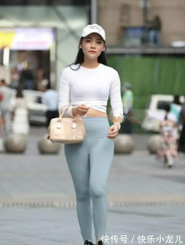 街拍 百搭的打底裤,层次分明气质出众,时尚元素的最佳诠释