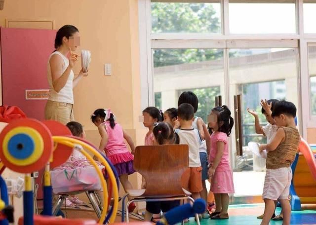 小雨|“我不会让娃3岁上幼儿园”，十年幼师说出的三个原因你认同吗