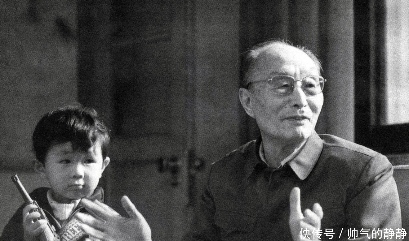 大将|1955年，此人被授予少将，他的学生却成为元帅，警卫员成为大将