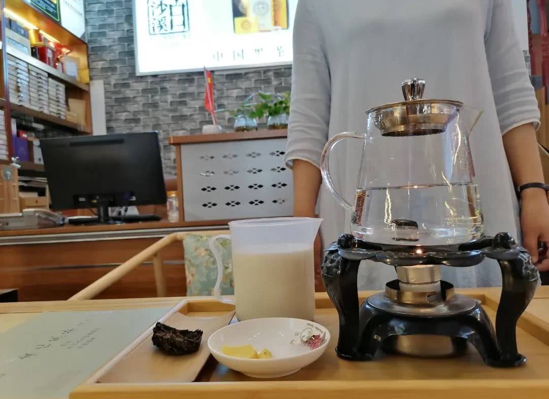 店里的姑娘|洪漠如:熬茶记忆,把回忆藏在味觉里