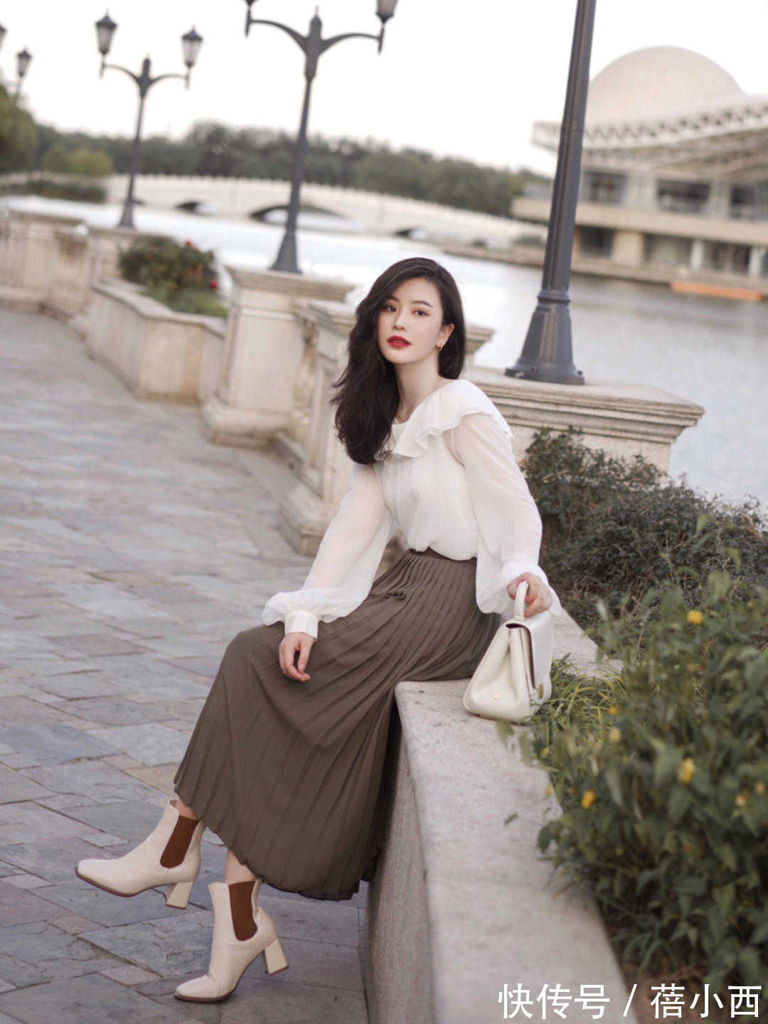 高跟鞋 开春不会穿?选择这4条半身裙就够了,简约高级还时髦,照穿就行