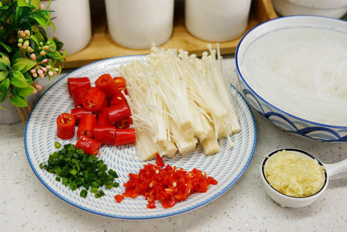 花甲|年夜饭的压轴菜,几样简单一蒸,“花团锦簇”端上桌,团圆又喜庆