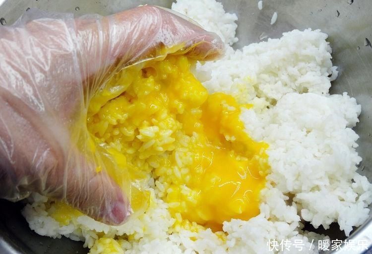 分明|做蛋炒饭,不要先炒鸡蛋也不要先炒饭,跟我这样做,炒饭粒粒分明