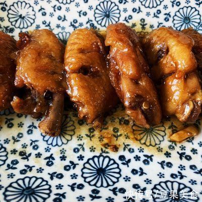 香甜|厨娘教你一招巧做可乐鸡翅这样做,香甜不腻